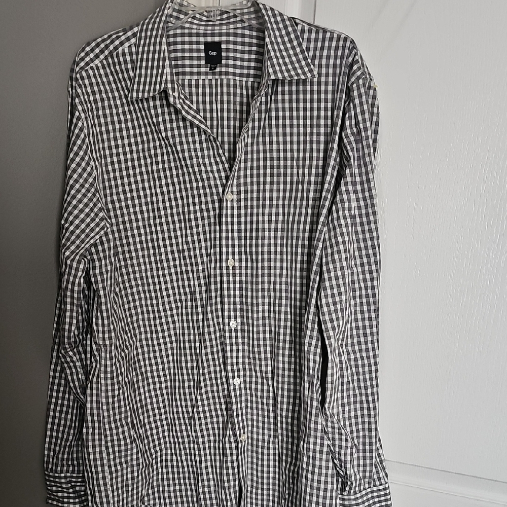 GAP Men's Monochrome Checkered Button Down Shirt